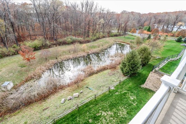 433 Brookside Court 433, Newtown, CT 06470