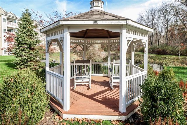 433 Brookside Court 433, Newtown, CT 06470