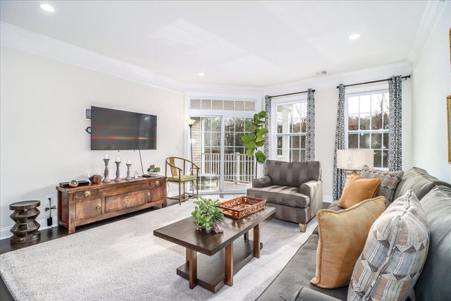 433 Brookside Court 433, Newtown, CT 06470