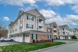 433 Brookside Court 433, Newtown, CT 06470