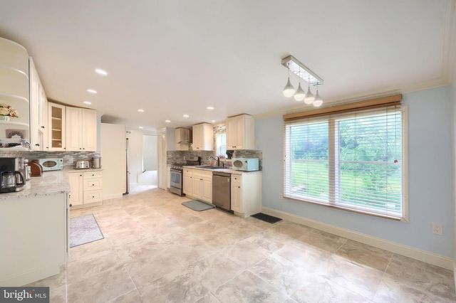 105 WEIRE RD, York, PA 17404