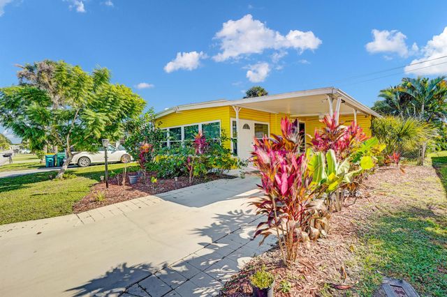 921 Laurel Circle, Barefoot Bay, FL 32976