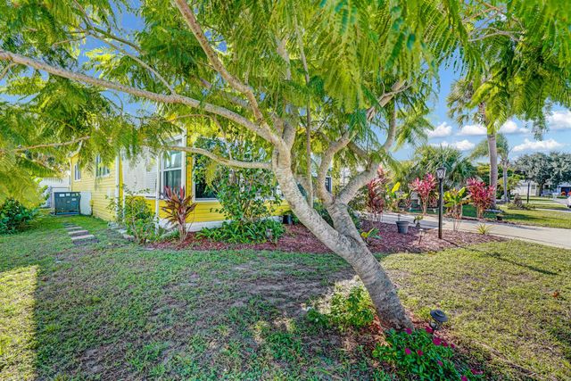 921 Laurel Circle, Barefoot Bay, FL 32976