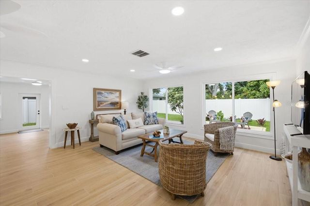 7536 18TH WAY N, St Petersburg, FL 33702