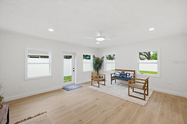 7536 18TH WAY N, St Petersburg, FL 33702