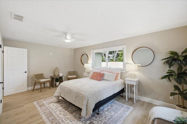 7536 18TH WAY N, St Petersburg, FL 33702