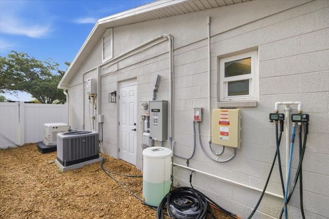 7536 18TH WAY N, St Petersburg, FL 33702