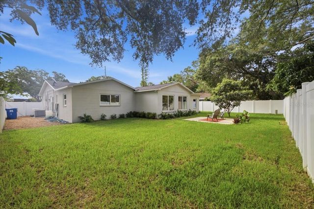 7536 18TH WAY N, St Petersburg, FL 33702