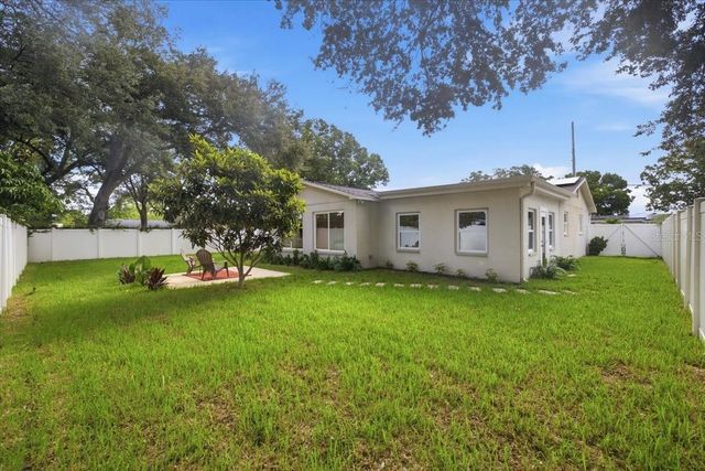 7536 18TH WAY N, St Petersburg, FL 33702