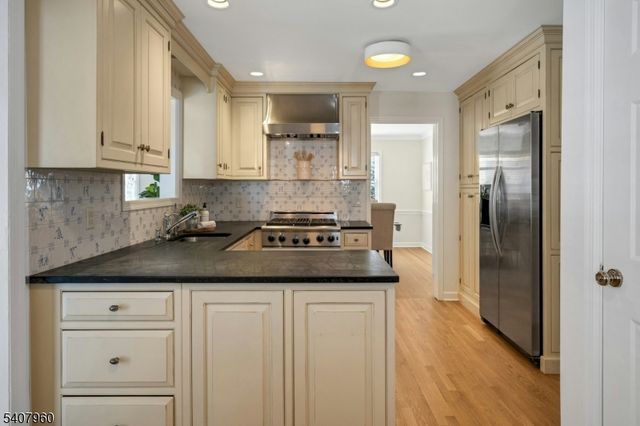 11 Mount Vernon Ave, Summit City, NJ 07901