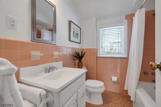 11 Mount Vernon Ave, Summit City, NJ 07901