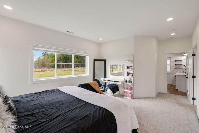 61 Lightfoot Dr, Sandpoint, ID 83864