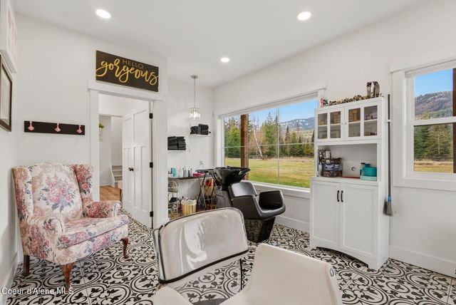 61 Lightfoot Dr, Sandpoint, ID 83864