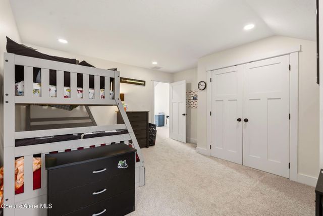 61 Lightfoot Dr, Sandpoint, ID 83864