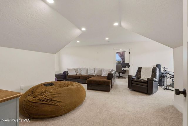 61 Lightfoot Dr, Sandpoint, ID 83864