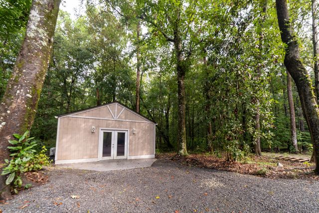 5654 Middle Creek Road, Ravenel, SC 29470