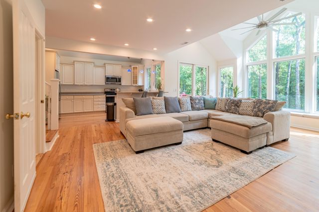 5654 Middle Creek Road, Ravenel, SC 29470