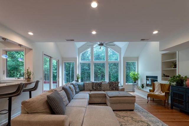 5654 Middle Creek Road, Ravenel, SC 29470