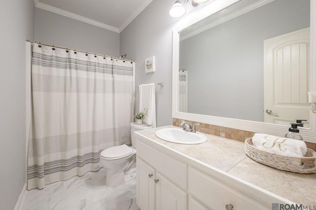 27160 Woods Edge Ln, Walker, LA 70785