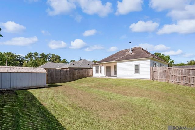 27160 Woods Edge Ln, Walker, LA 70785