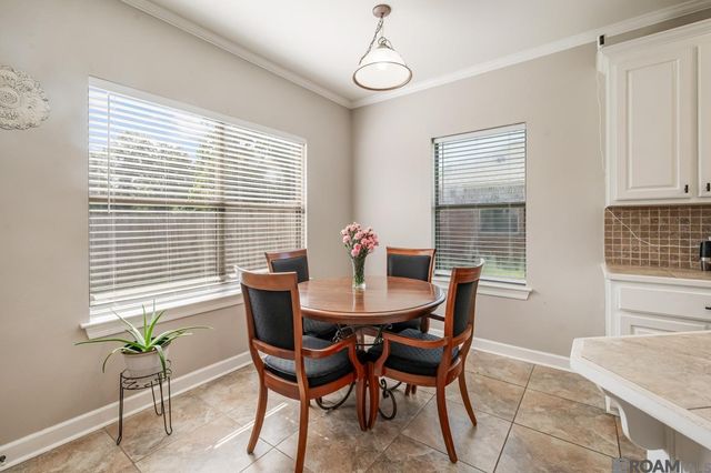 27160 Woods Edge Ln, Walker, LA 70785