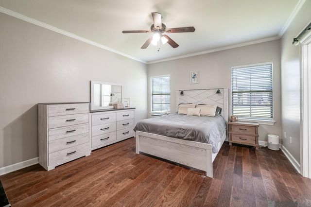 27160 Woods Edge Ln, Walker, LA 70785