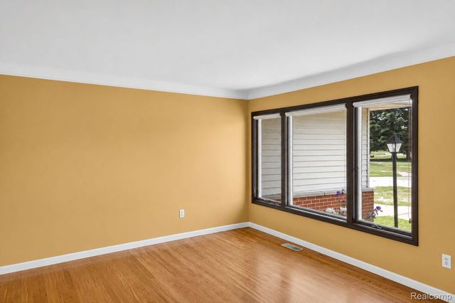 31822 Slumber Lane, Fraser, MI 48026