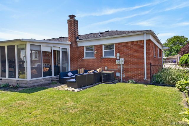 31822 Slumber Lane, Fraser, MI 48026