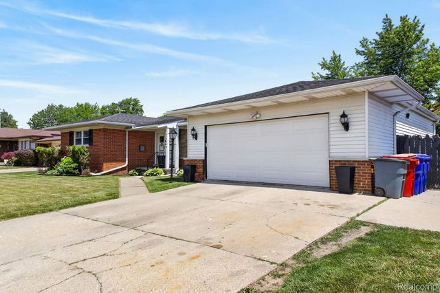 31822 Slumber Lane, Fraser, MI 48026
