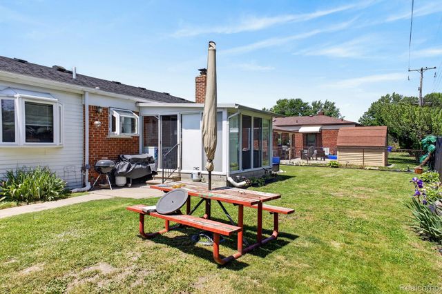 31822 Slumber Lane, Fraser, MI 48026