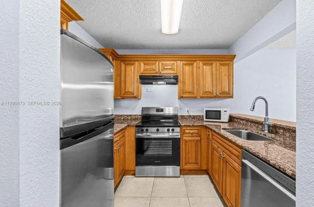 1495 Lake Crystal Dr H, West Palm Beach, FL 33411