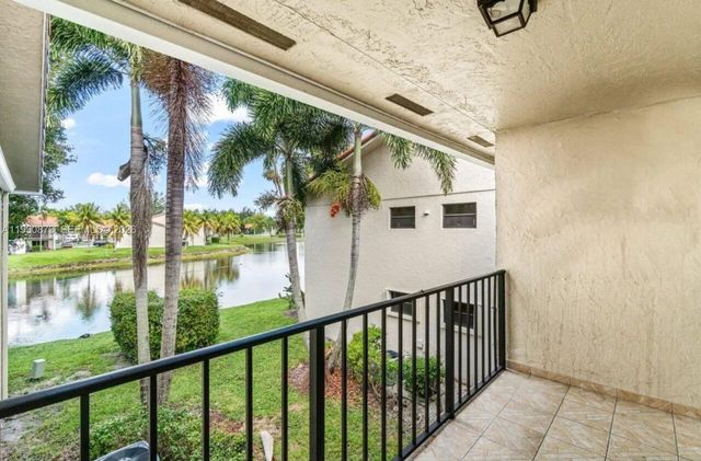 1495 Lake Crystal Dr H, West Palm Beach, FL 33411