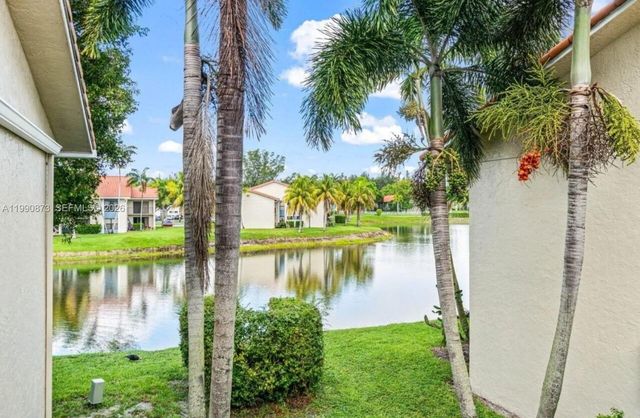 1495 Lake Crystal Dr H, West Palm Beach, FL 33411