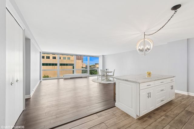 330 W DIVERSEY Parkway 606, Chicago, IL 60657