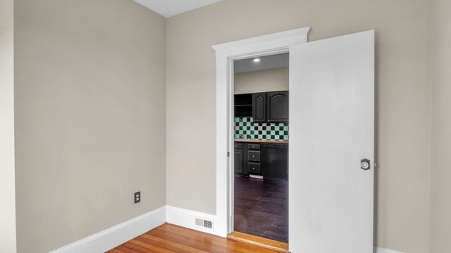44 Pingree St 5, Salem, MA 01970