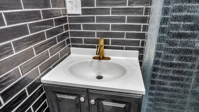 44 Pingree St 5, Salem, MA 01970