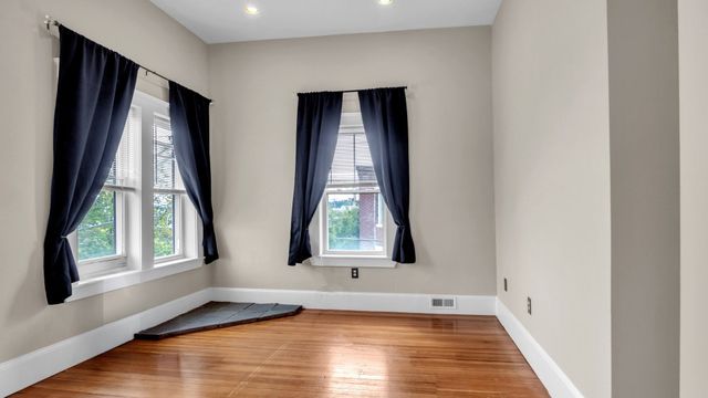 44 Pingree St 5, Salem, MA 01970