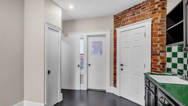44 Pingree St 5, Salem, MA 01970