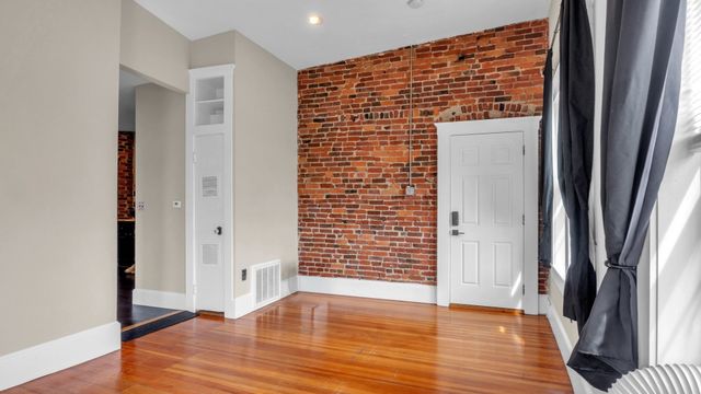 44 Pingree St 5, Salem, MA 01970