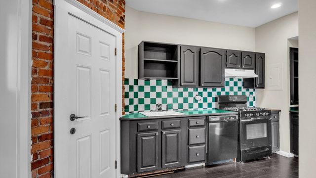 44 Pingree St 5, Salem, MA 01970