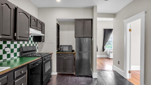44 Pingree St 5, Salem, MA 01970
