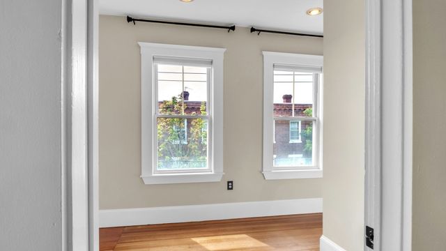 44 Pingree St 5, Salem, MA 01970