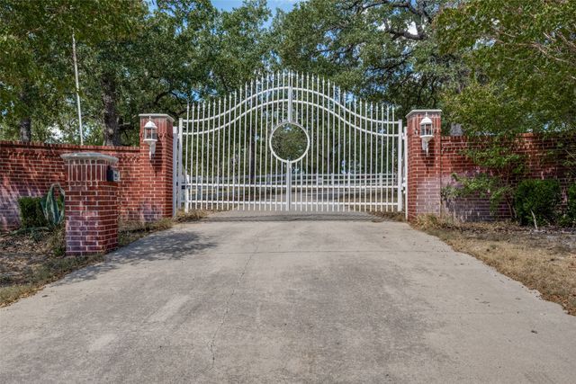 2080 County Road 2445, Decatur, TX 76234