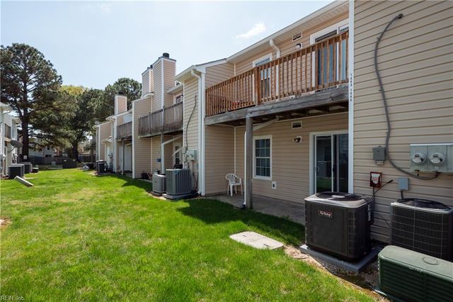 1446 Deerpond LN, Virginia Beach, VA 23464