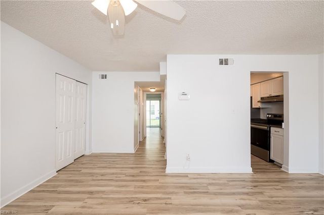 1446 Deerpond LN, Virginia Beach, VA 23464