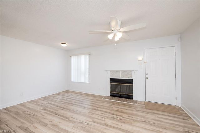 1446 Deerpond LN, Virginia Beach, VA 23464