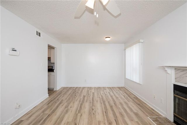 1446 Deerpond LN, Virginia Beach, VA 23464