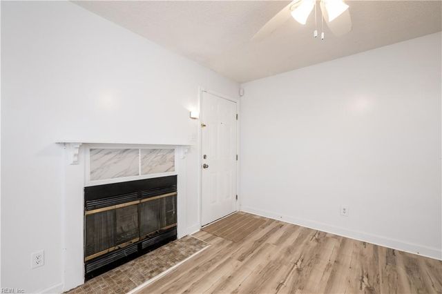 1446 Deerpond LN, Virginia Beach, VA 23464