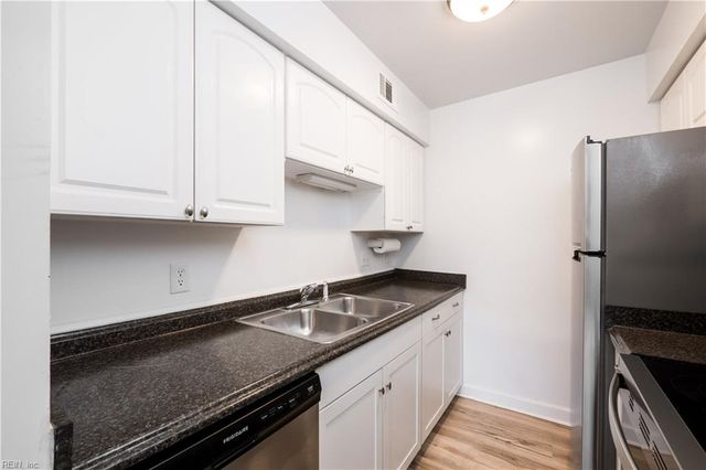 1446 Deerpond LN, Virginia Beach, VA 23464