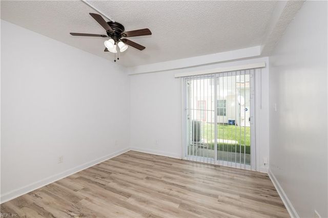 1446 Deerpond LN, Virginia Beach, VA 23464